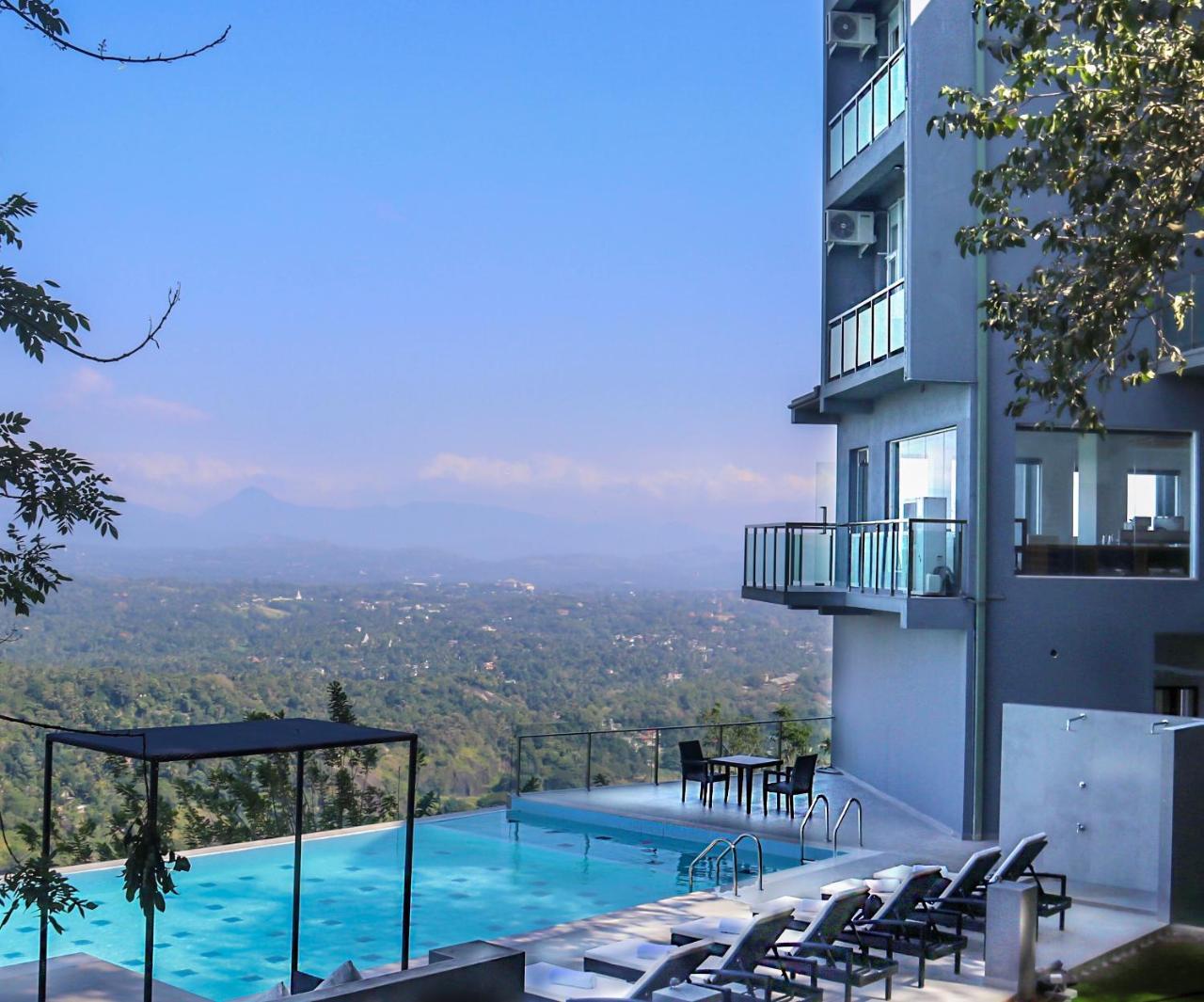 Mount Blue Kandy Bagian luar foto