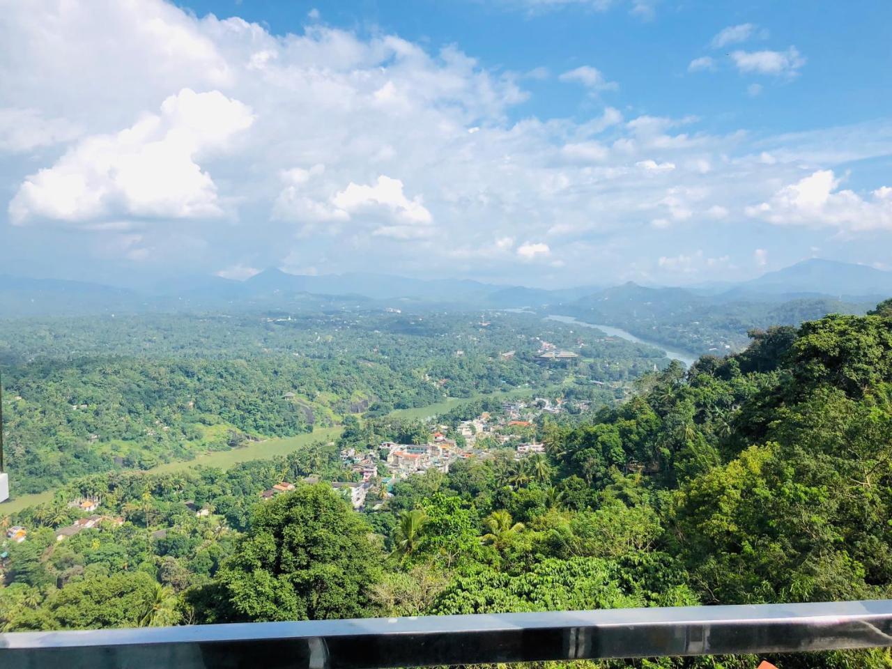 Mount Blue Kandy Bagian luar foto