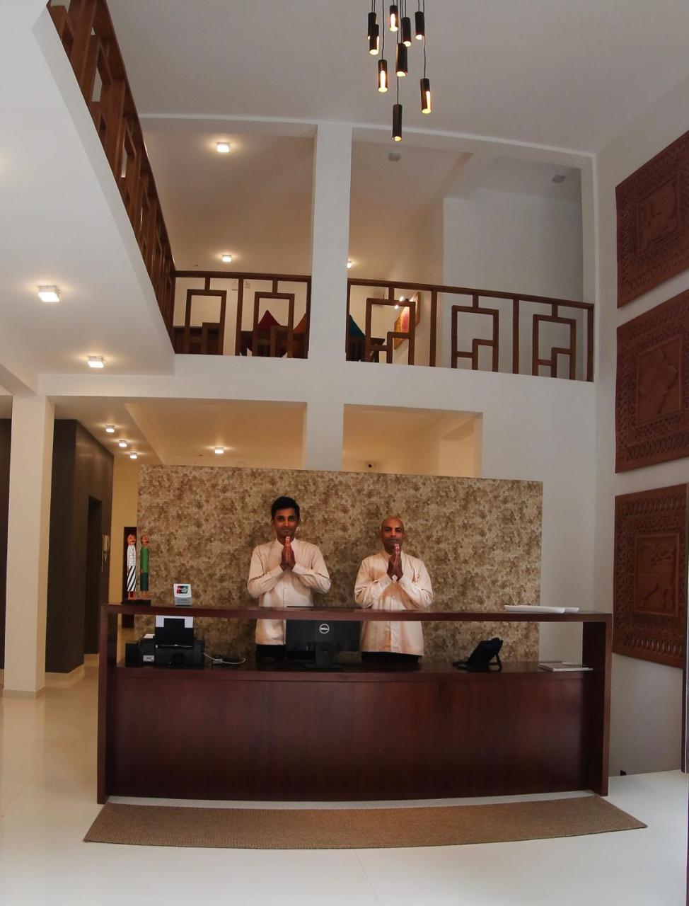 Mount Blue Kandy Bagian luar foto