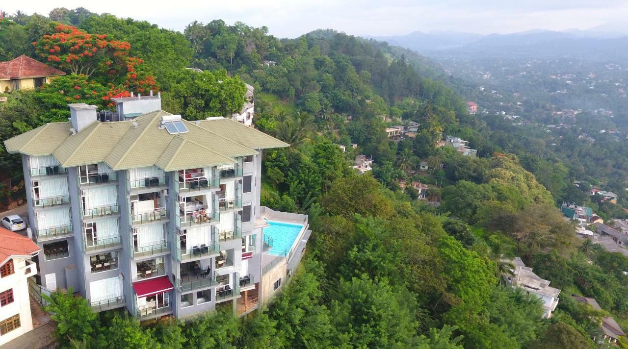 Mount Blue Kandy Bagian luar foto