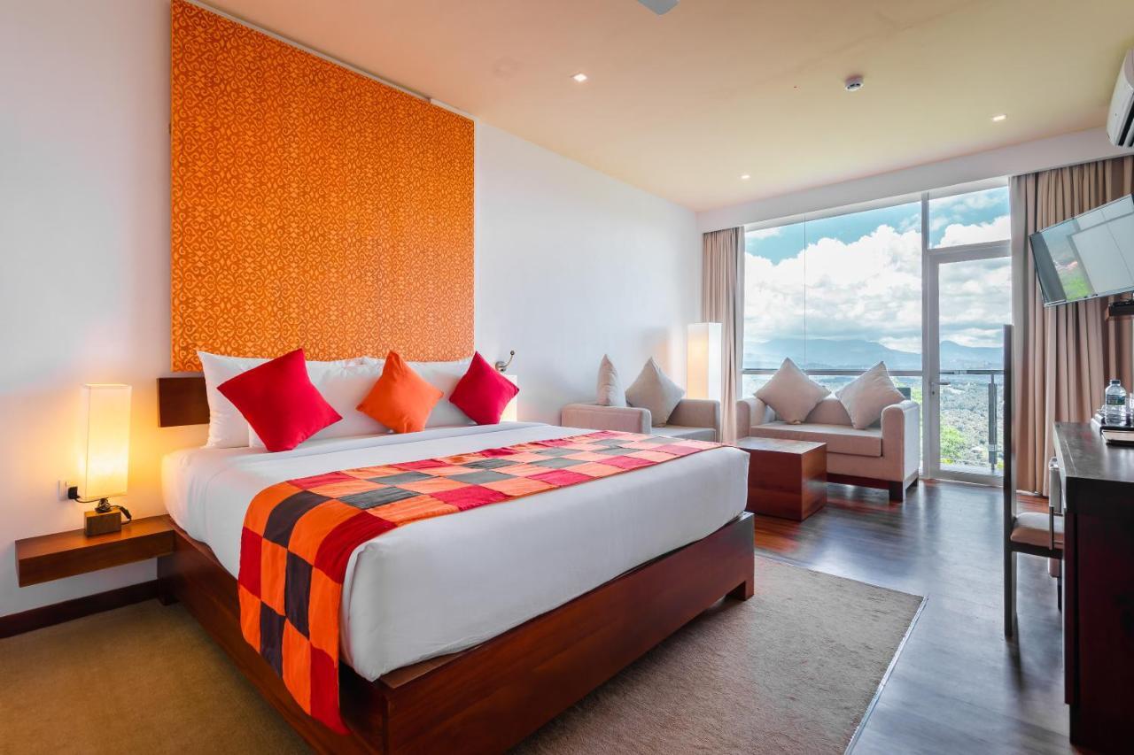 Mount Blue Kandy Bagian luar foto