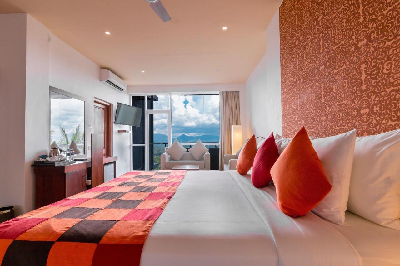 Mount Blue Kandy Bagian luar foto