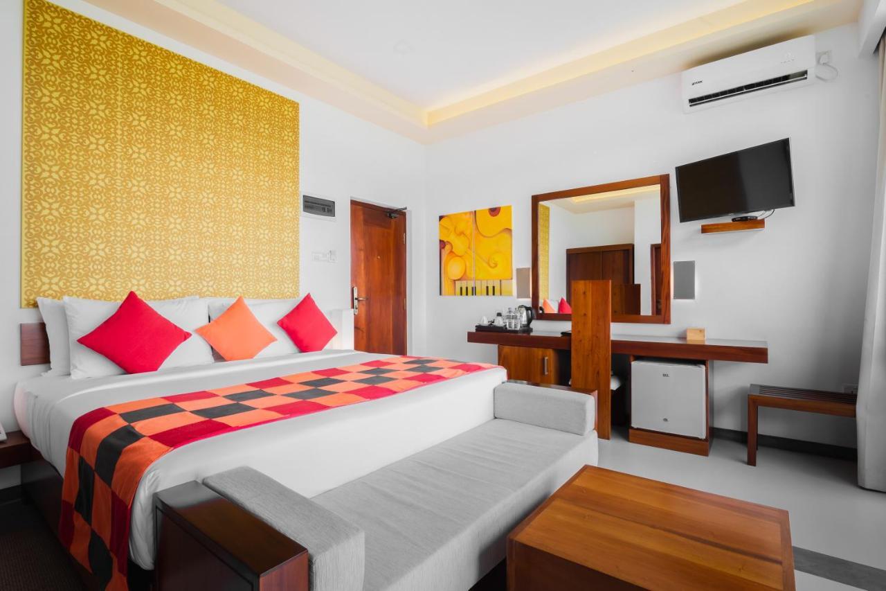 Mount Blue Kandy Bagian luar foto